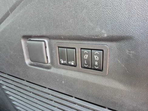 Used 2023 Chevrolet Suburban RST w/ Luxury Package AWD/4WD image 9
