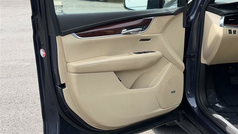 Used 2018 Cadillac XT5 Luxury w/ Driver Awareness Package AWD/4WD image 21