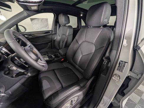 New 2026 Porsche Macan AWD/4WD image 5