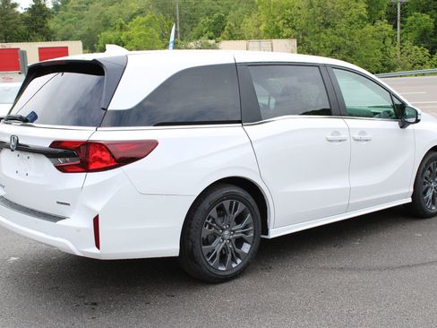 New 2026 Honda Odyssey Touring image 8