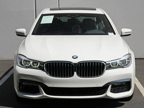 Used 2019 BMW 740i RWD image 49