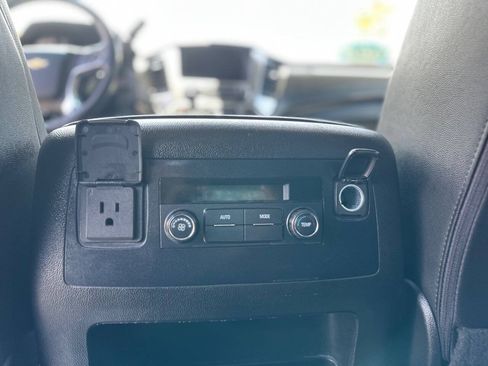 Used 2017 Chevrolet Suburban LT RWD image 23