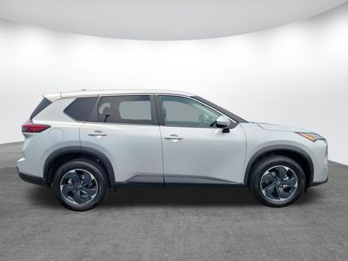 Used 2024 Nissan Rogue SV AWD/4WD image 8