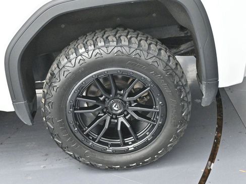 Used 2021 GMC Sierra 1500 4x4 Crew Cab w/ Sierra Value Package image 32