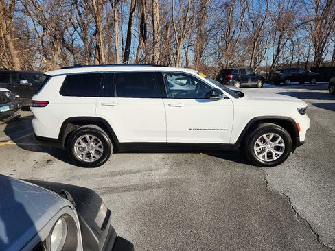 Used 2022 Jeep Grand Cherokee L Limited w/ Luxury Tech Group II image 7