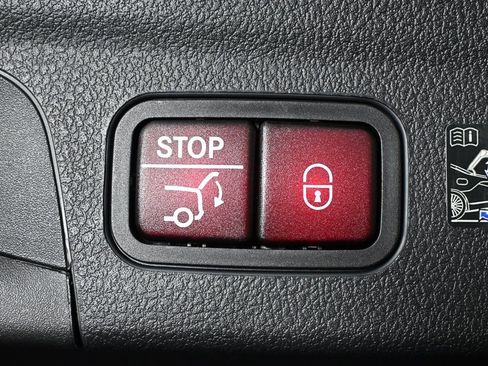 Certified 2025 Mercedes-Benz GLE 53 AMG 4MATIC image 31