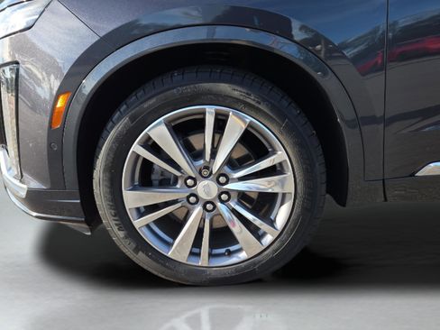 Used 2021 Cadillac XT6 Premium Luxury image 34