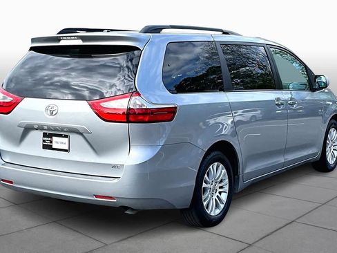 Used 2015 Toyota Sienna XLE image 13