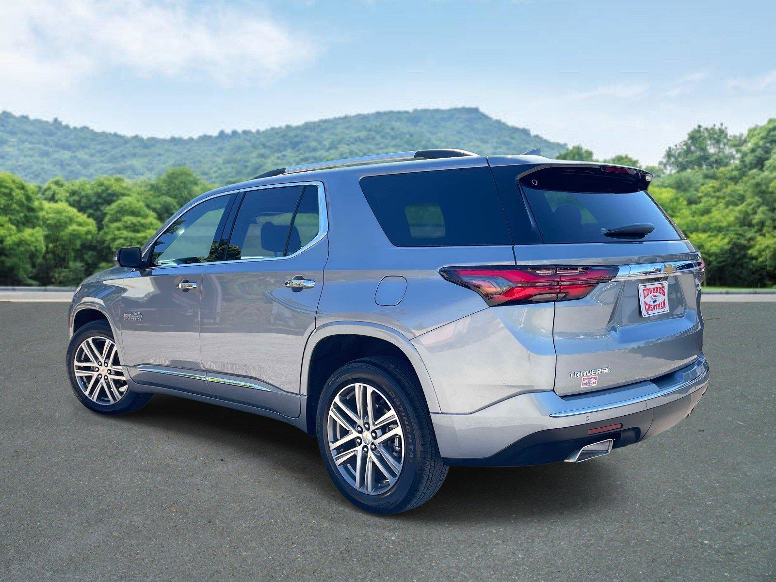 Used 2023 Chevrolet Traverse High Country FWD image 5