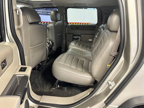 Used 2004 HUMMER H2 w/ Preferred Equipment Group image 28