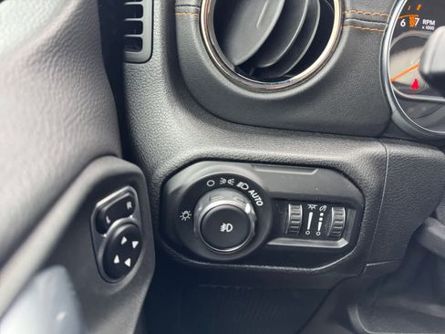 Used 2021 Jeep Wrangler Unlimited Sahara image 20