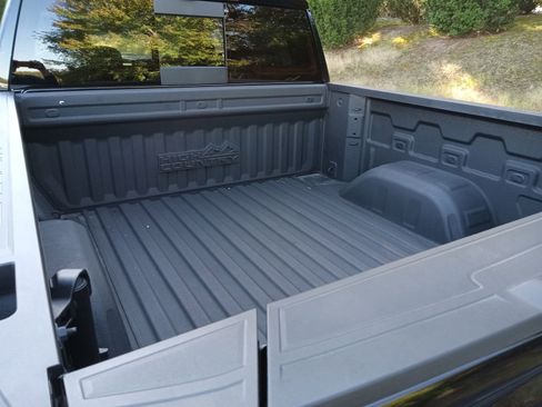 Used 2025 Chevrolet Silverado 1500 High Country w/ Midnight Edition image 8