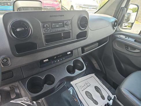 Used 2025 Mercedes-Benz Sprinter 2500 image 20