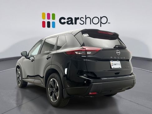 Used 2024 Nissan Rogue SV image 3