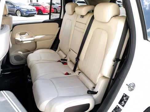 Used 2023 Mercedes-Benz EQB 300 4MATIC image 38