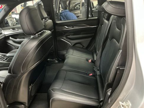 Used 2023 Jeep Grand Cherokee Overland AWD/4WD image 21