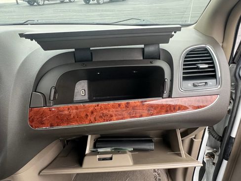 Used 2015 Chrysler Town & Country Touring-L w/ Driver Convenience Group image 31