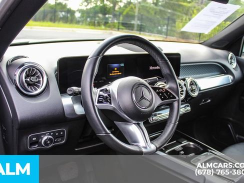 Used 2025 Mercedes-Benz GLB 250 image 32