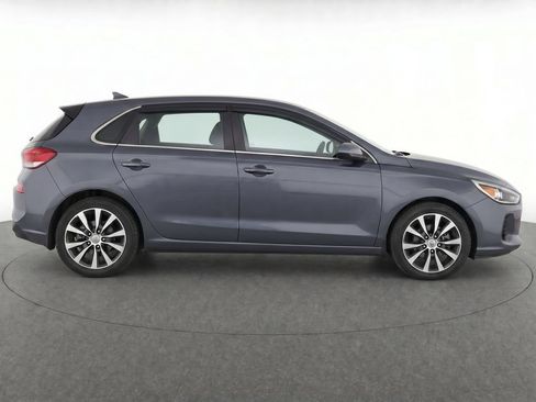 Used 2018 Hyundai Elantra GT FWD image 11