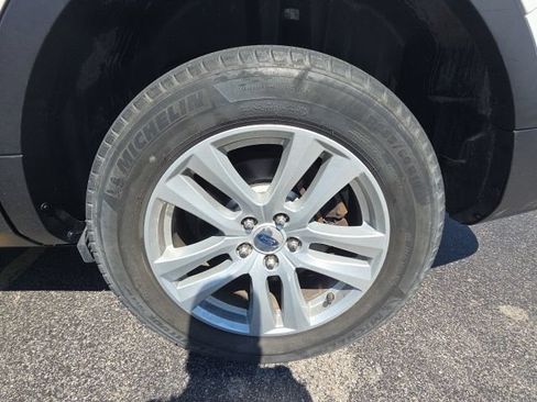 Used 2018 Ford Explorer XLT AWD/4WD image 19