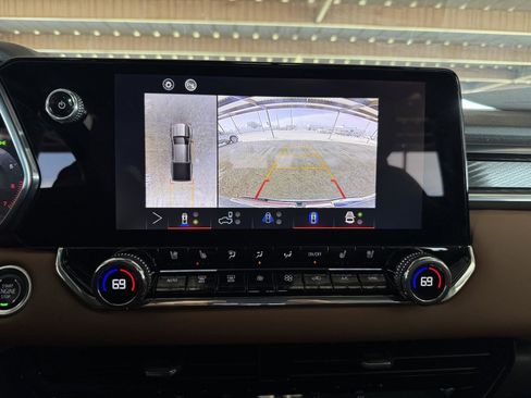 Used 2025 GMC Canyon AT4 w/ Nightfall Edition image 15