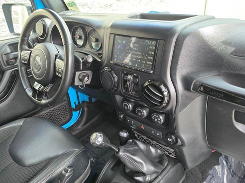 Used 2017 Jeep Wrangler Unlimited Sahara AWD/4WD image 18