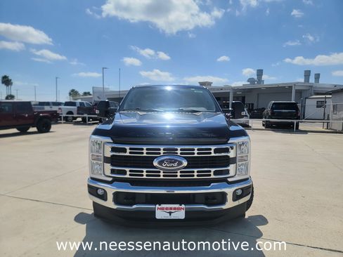 Used 2024 Ford F250 XLT image 2