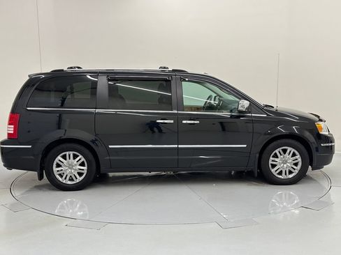 Used 2010 Chrysler Town & Country Limited w/ Entertainment Group #3 image 6
