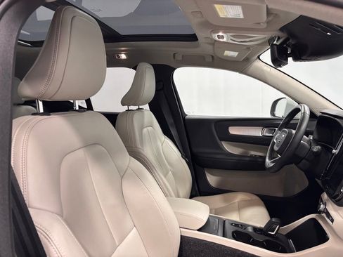 Used 2019 Volvo XC40 T5 Momentum image 19