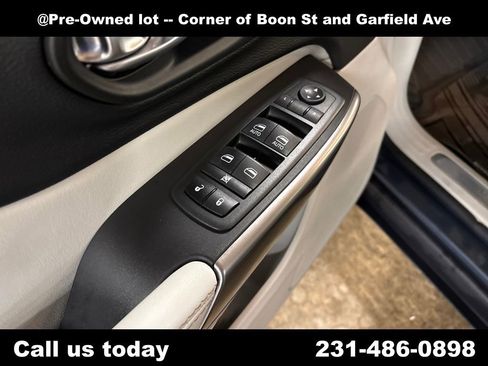 Used 2020 Jeep Cherokee Limited image 14