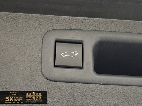 Used 2023 Toyota Highlander XSE AWD/4WD image 35
