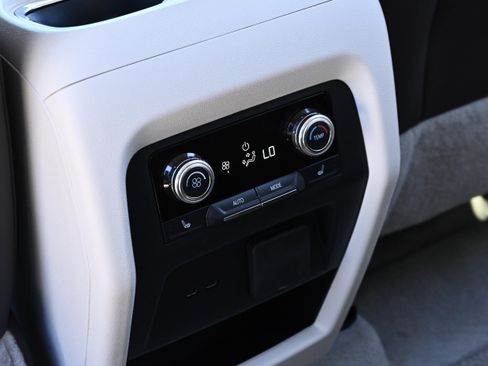 Used 2024 GMC Acadia Denali w/ Super Cruise Package image 26