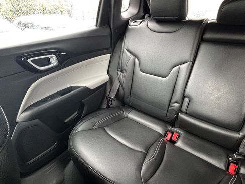 Used 2025 Jeep Compass Limited AWD/4WD image 37