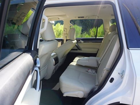 Used 2023 Lexus GX 460 Premium w/ Premium Plus Package AWD/4WD image 15