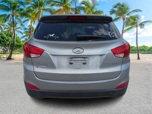 Used 2011 Hyundai Tucson GL image 4