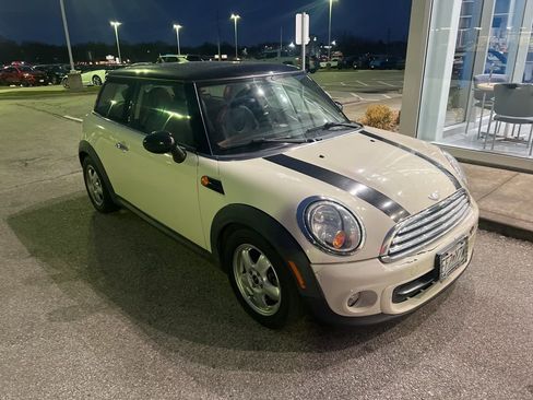 Used 2011 MINI Cooper Hardtop image 2