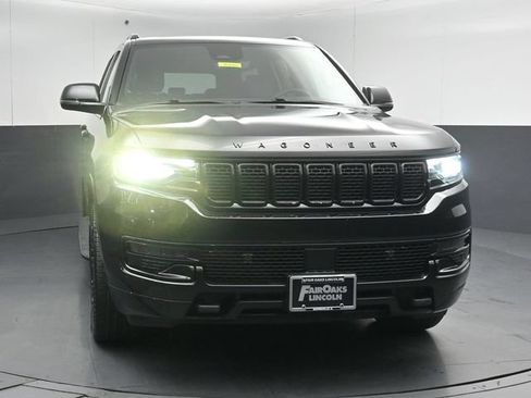Used 2023 Jeep Wagoneer Series II AWD/4WD image 2