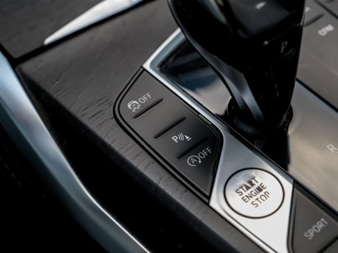 Used 2021 BMW 430i Coupe w/ M Sport Package image 28