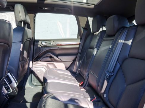Used 2015 Porsche Cayenne S image 25