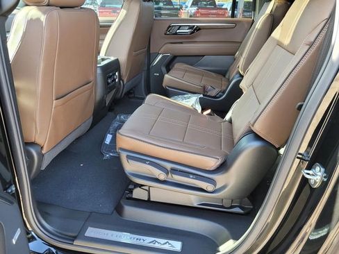 New 2026 Chevrolet Suburban High Country image 7
