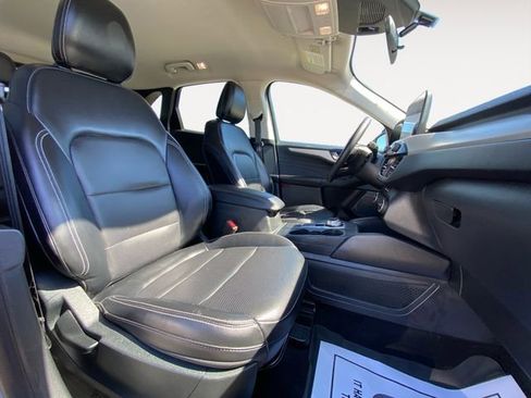 Used 2021 Ford Escape SEL w/ Technology Package FWD image 15