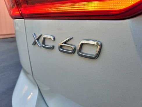 Used 2019 Volvo XC60 T8 R-Design w/ Advanced Package AWD/4WD image 10