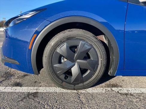 Certified 2024 Toyota Prius LE FWD image 18