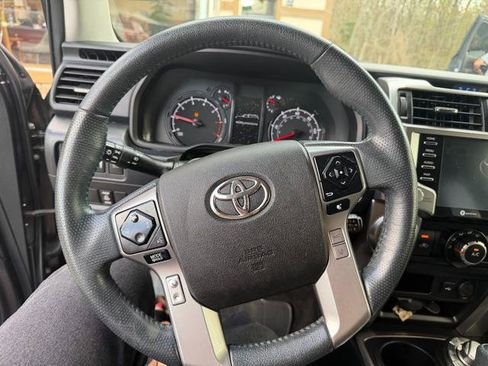 Used 2020 Toyota 4Runner SR5 Premium w/ Moonroof Package AWD/4WD image 15