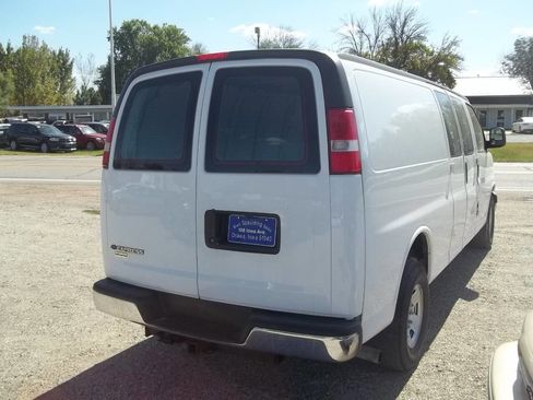 Used 2017 Chevrolet Express 2500 Extended image 6