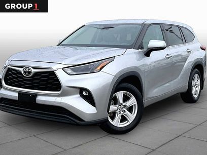 Used 2022 Toyota Highlander LE