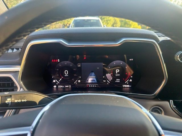 Used 2024 GMC Canyon Denali AWD/4WD image 11