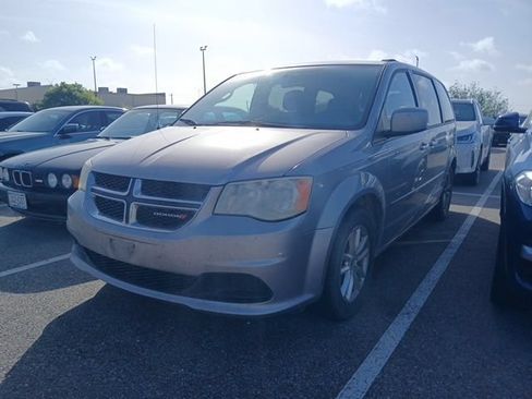Used 2014 Dodge Grand Caravan SXT w/ Rear Park Assist Package FWD image 3