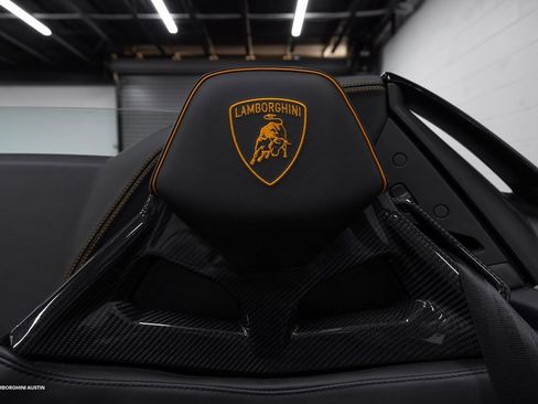 Used 2021 Lamborghini Huracan EVO image 36