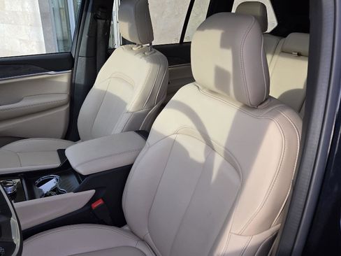 Used 2024 Jeep Grand Cherokee Limited image 7